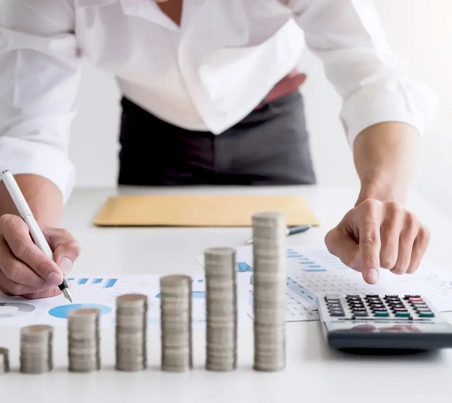Reviewing finances and planning budget as a key tip for first time home buyers